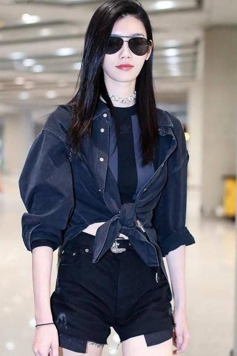 当赵雅芝和奚梦瑶同穿短裤，网友：原来气质在身材面前竟不堪一击