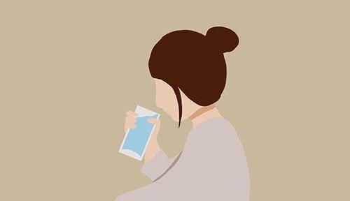  『小妙』春天皮肤总是容易干燥？送你补水小妙招，让肌肤喝饱水逐渐变水润