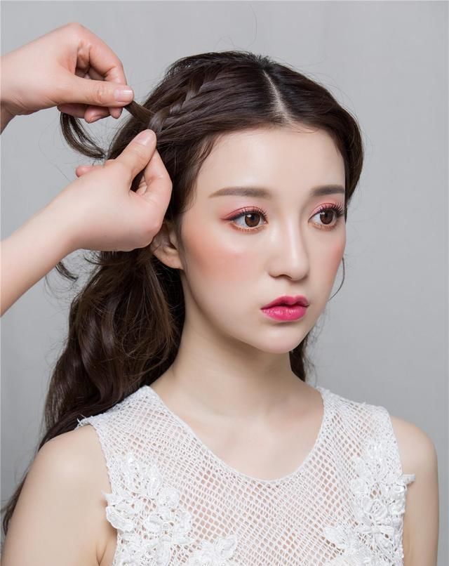  「好看」小姐姐教大家盘发教程,方便快捷还好看