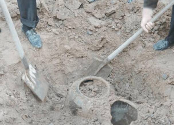 农村男子盖新房无意挖出旧坛子,打开第二个时候,大家都眼红了！