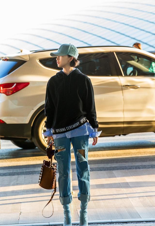  『叠穿』卫衣要下线了，今年流行的是“1+1衣”，遮肉又显瘦，明星都在穿
