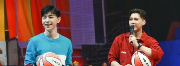 全场:邓伦李易峰加盟《我要打篮球》,邓伦霸气三分震撼全场