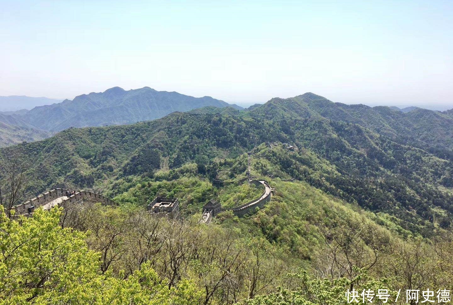 五一第一天,实拍北京长城“空巷”,大伙都长教训不出门了?