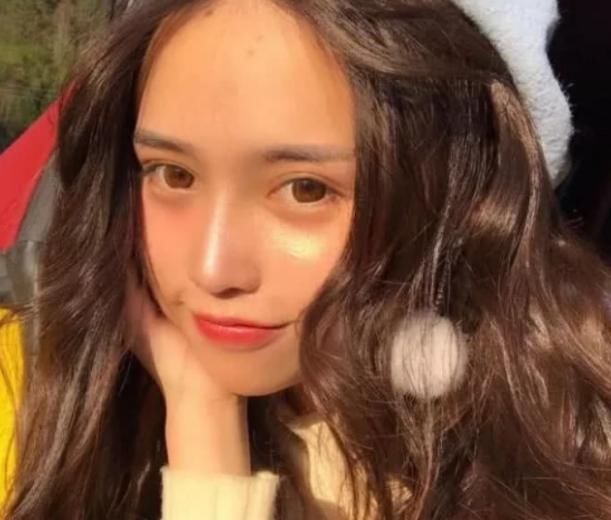  『越来越低』女生经常用手“摸”这3部位，颜值会越来越低，怪不得会被人叫“阿姨”
