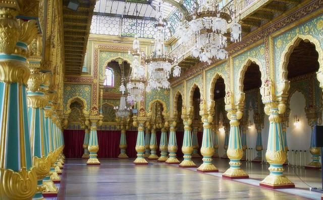 全球最“神奇”的宫殿，位于200米高巨石上，被称世界第八大奇迹