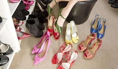  #喜欢#女子看到高跟鞋就买，400多双总价超20万