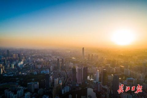  「图集」500米高空航拍晴空万里下的武汉 | 图集