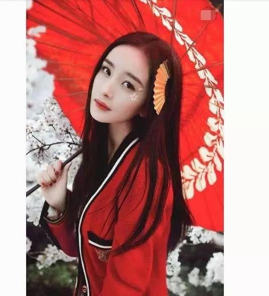 杨幂代言游戏被骂惨，删除微博未回应，这次有点冤!