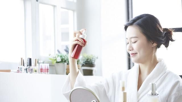  按摩|睡前做这些“美容动作”,皮肤更嫩,还抗皱!省下不少护肤钱