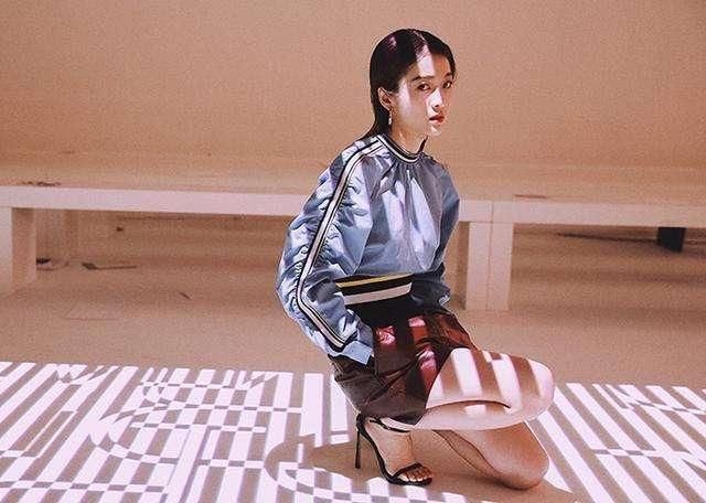 35岁韩雪真是厉害，穿短裤套装：真心令人着迷！