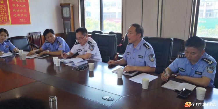 岳阳市公安局领导到华容督战农村道路交通秩序