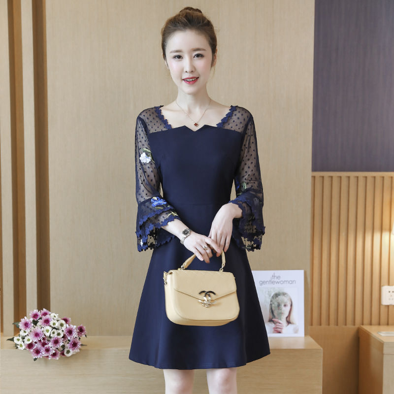 女人过了40岁，穿上这些新款秋裙，不仅减龄还能凸显女人味