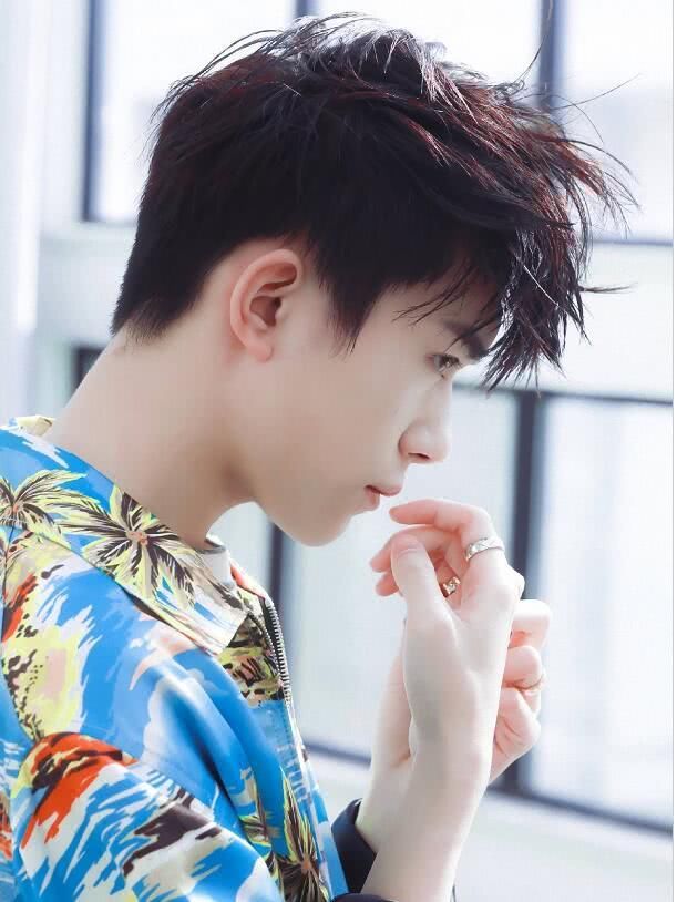 易烊千玺吻戏是虚假消息，已经被辟谣，网友：这不是青春偶像片！