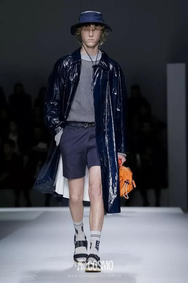 T型台｜艾玛罗伯茨这一身真好看，不过这是去看秀还是去上班？