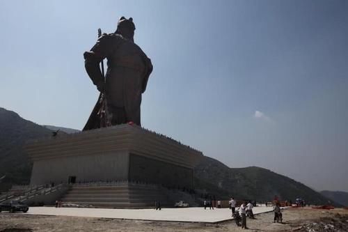 直击中国最“霸气”的两座雕像，一座位于南方，另一座在北方