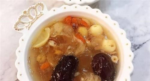『放在一旁备』此菜,满满胶原蛋白,女人常多吃,皮肤紧致白嫩,素颜也很美!
