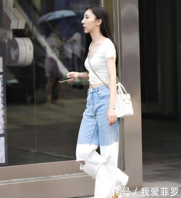 「美女」街拍美女:身材有型的小姐姐,美搭紧身裙,性感又迷人!