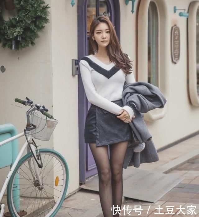 『 大方』呈现出一种款款大方的气质,黑白灰搭配的成熟休闲套装