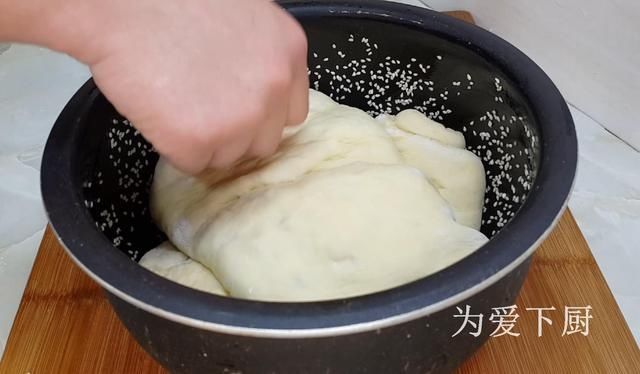  [香甜]面包别再烤着吃了，锅里一焖，比蛋糕香甜好吃，新手也能一次成功