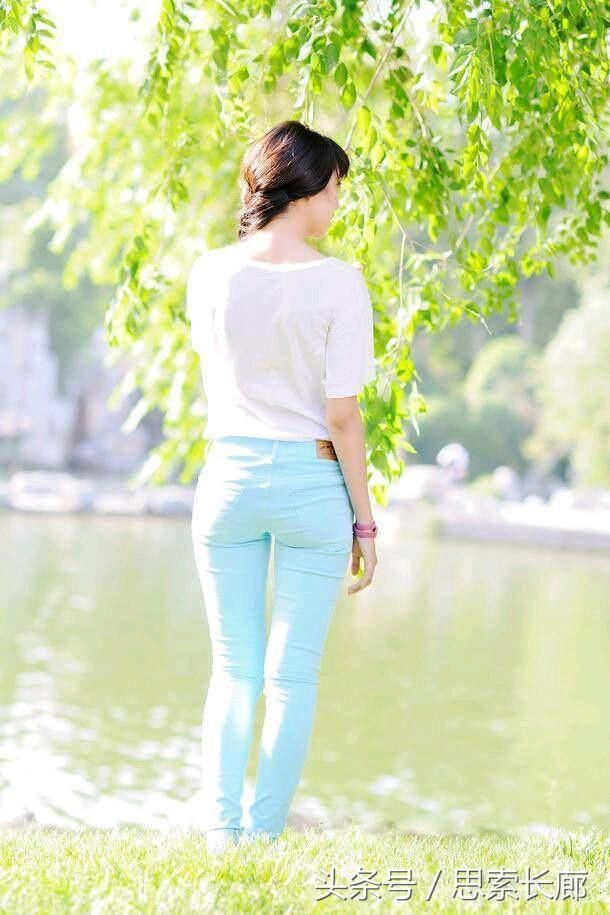 紧身牛仔裤：展现出你优雅的时尚品位，衬托了你优美身材曲线！