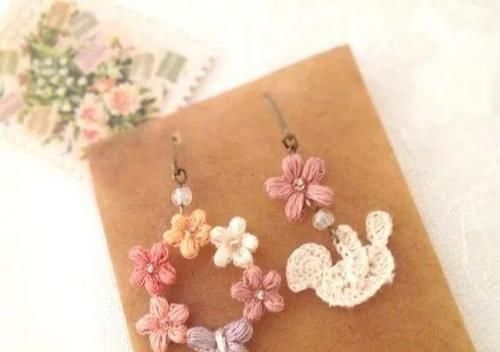  #胸针#外网的钩针小花好美，编织朵小花，做一个春天的胸针！DIY手工
