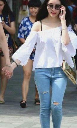 牛仔裤那独特的面料和设计，让你穿上了年轻又自信