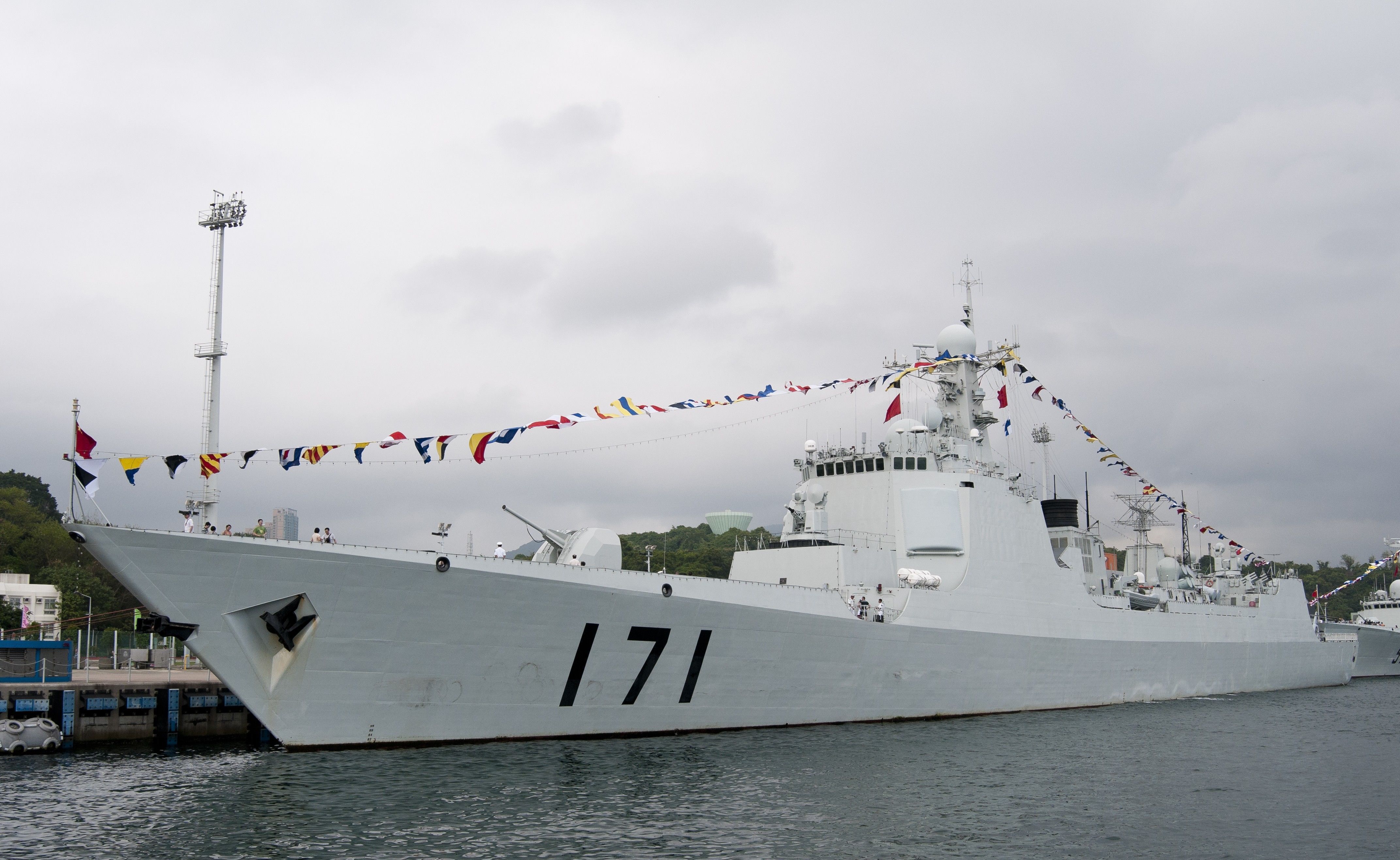 我登上了中国海军战舰-171海口舰