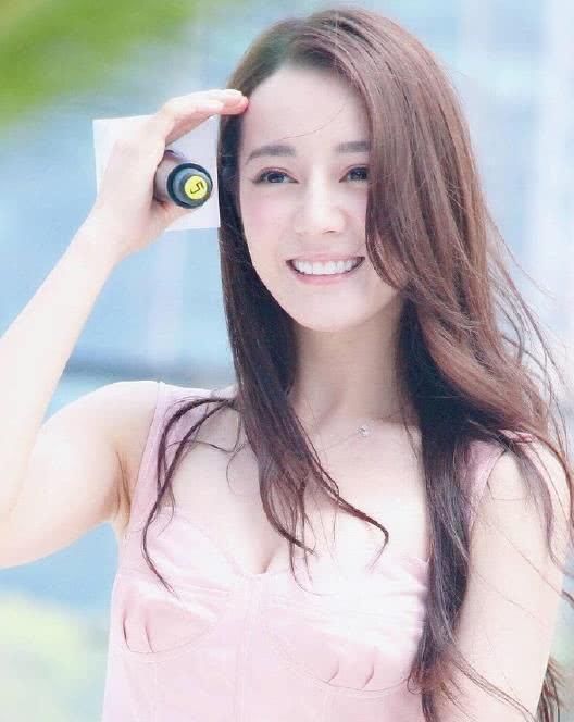 热巴未修图公开,皮肤白到发亮,身材完美,网友:身材比P图后还好