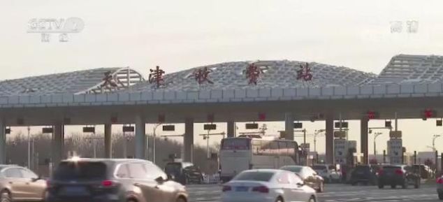  高速：ETC成VIP？高速收费站工作人员：不办就让他堵