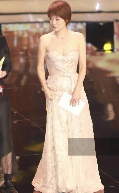 林志玲穿裸裙，马伊琍穿裸裙，网友:终于知道轻佻和清丽的区别!