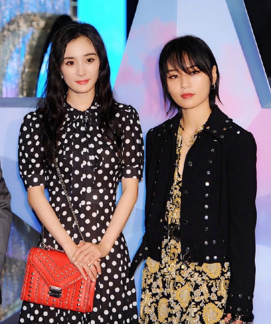 霍思燕被宠成18岁，迪丽热巴美人鱼本人，张钧宁一袭吊带惊艳众人