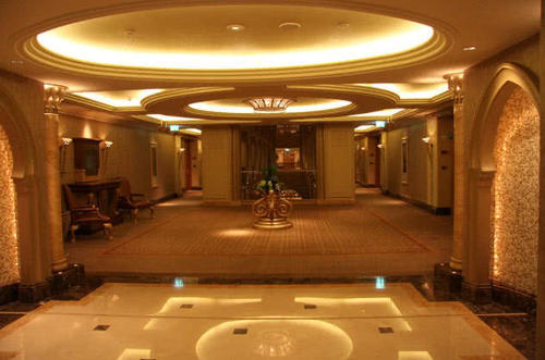 全球唯一的八星酒店:耗200亿用了22吨黄金,最贵要十万一晚