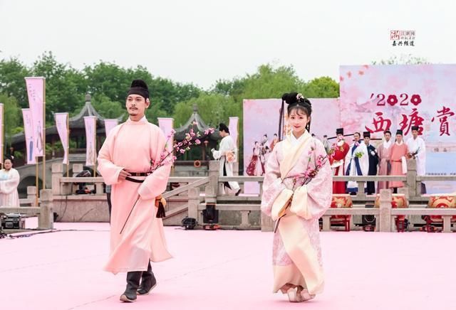  「汉服」汉服为什么突然就火了起来？因为当年爱披床单的熊孩子长大了