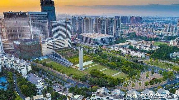  #GDP#中国第一个GDP破千亿镇子，只顾闷声发大财，现实力超过地