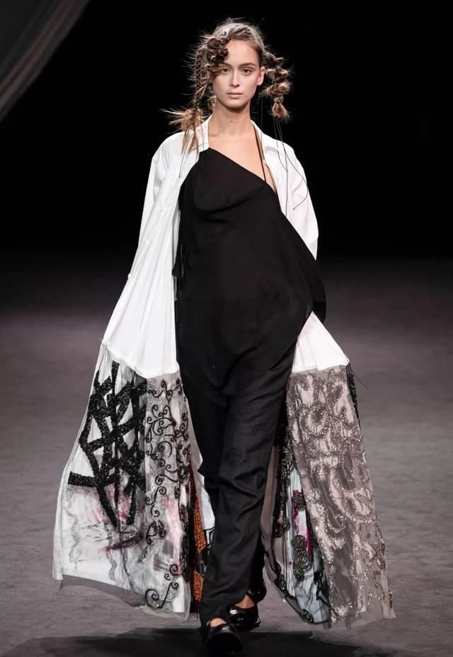  时装秀：Yohji Yamamoto 2020 春夏时装秀：山本耀司的黑色诗意想象