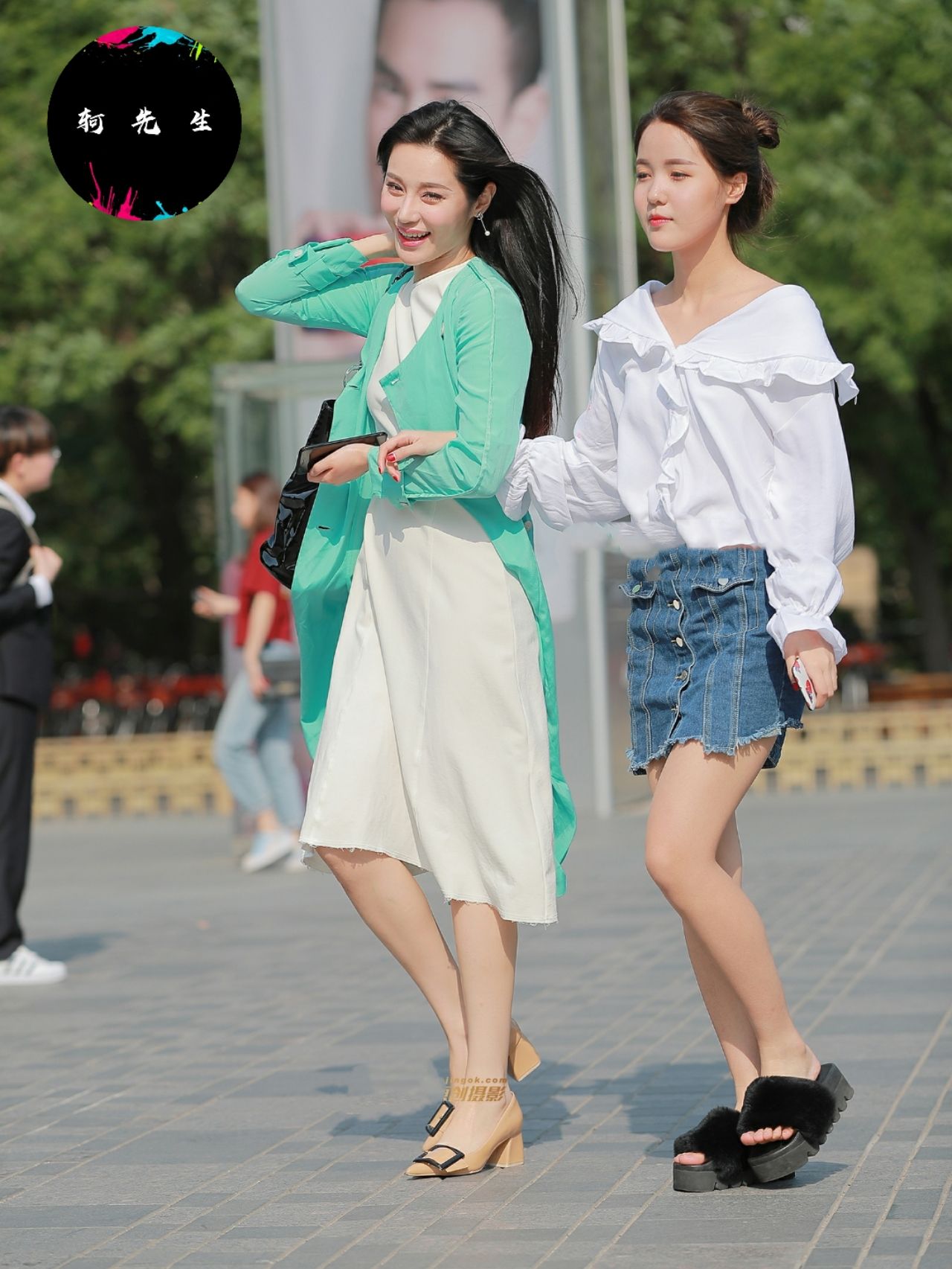 街拍“同样是女人，差距咋这么大?图四女人味十足”