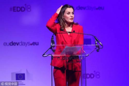 穿出优雅夏日风，我听这位西班牙王后的