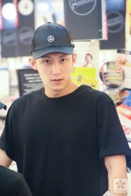 护肤|看了张艺兴的素颜视频,你还好意思不精致嘛