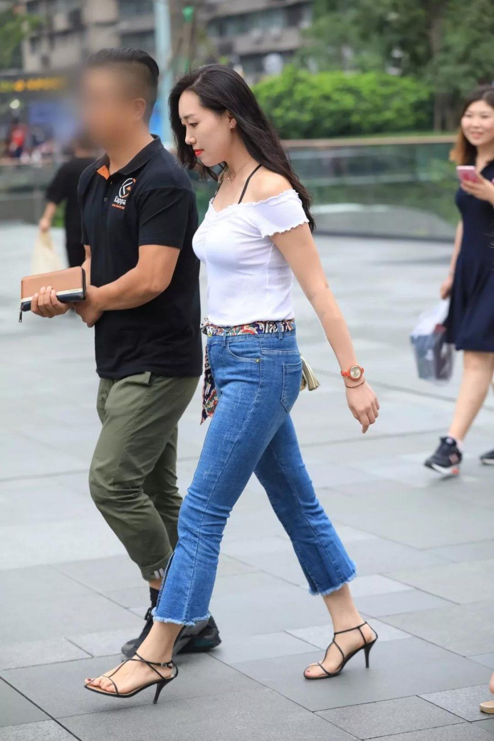 街拍：颜值高身材好美丽大方的阿姨