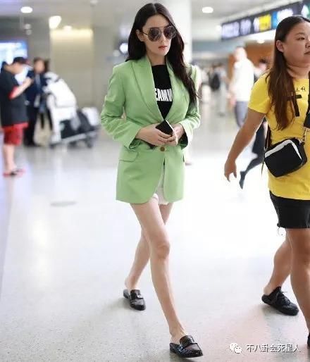 女星早秋机场秀，蒋欣依旧雄壮，张馨予幸福肥，吴昕身材比例太虐