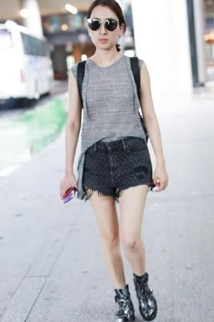 马苏厉害了 短裤穿成这样就出门 网友: 一眼望去全是腿