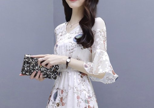 31岁老婆出门从不穿裤子，只穿这样的“冷风裙”，邻居都夸好看