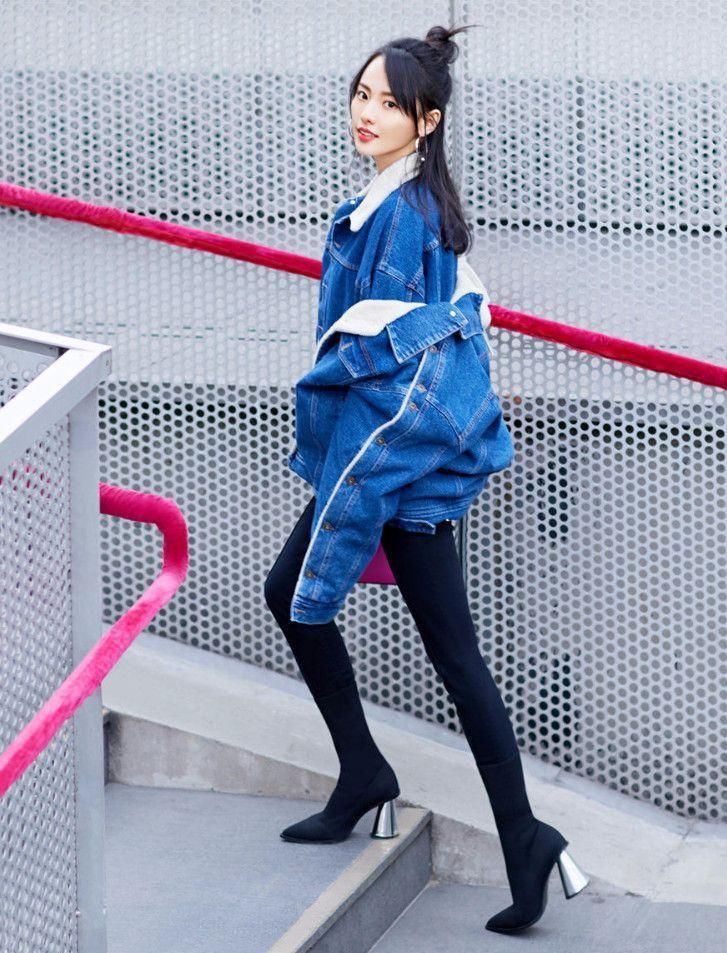 顺嫔张嘉倪为了凹造型也是够了，外套外面再套外套!