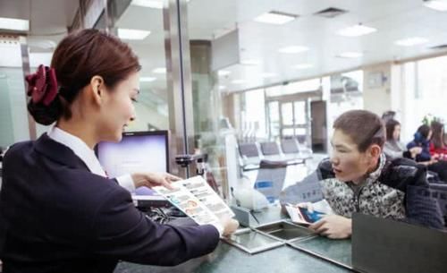  离职率：为什么高铁乘务员，离职率那么高？辞职女说出真相，最