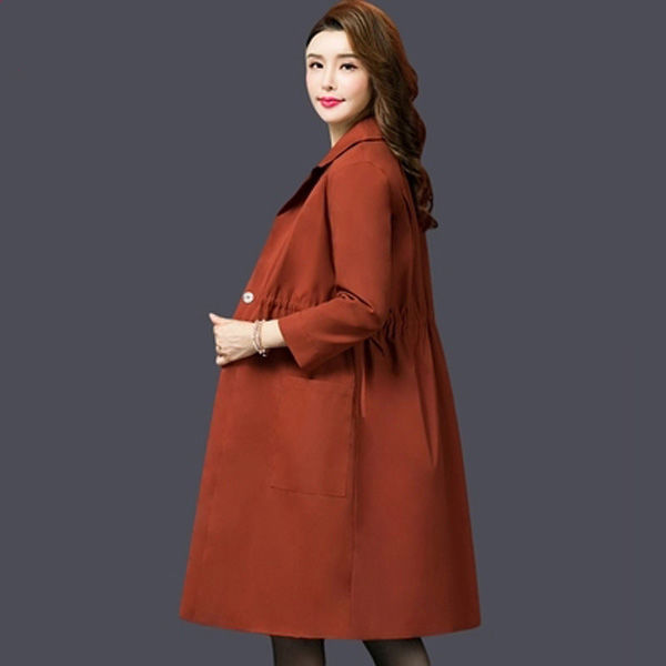 今年流行的薄风衣，一款比一款洋气百搭，50岁妈妈穿上美爆了