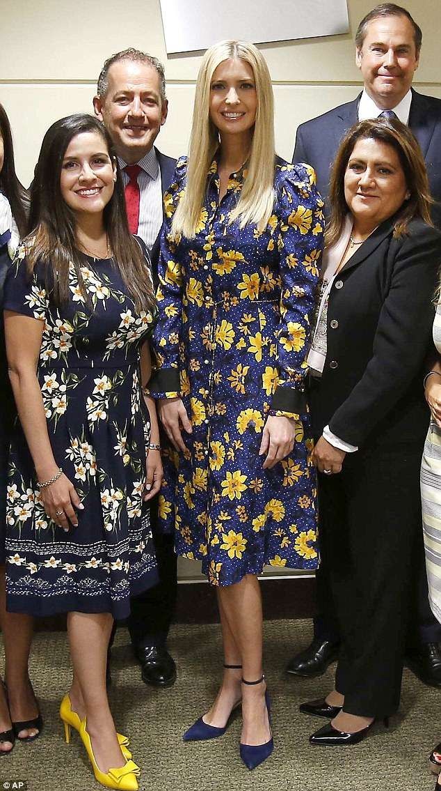 伊万卡玉洁冰清闭月羞花，身材高挑挺拔，像花儿和玉石那样美好!