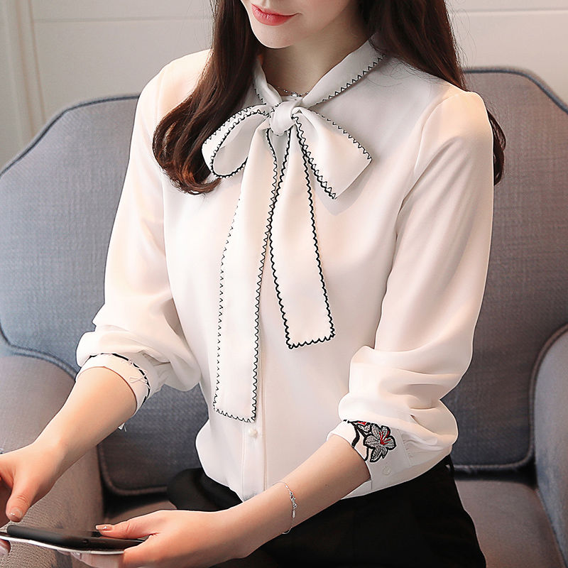 今年超流行的打底衫，优雅干练很有女人味，上身洋气炸了