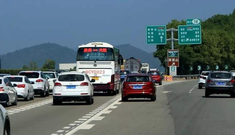 2019年高速收费要被废除？看完这4个新条例，车主们高兴坏了