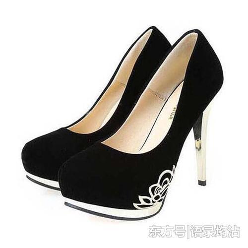 具有十足女王范，女王不只有“恨天高”，还可以有小高跟