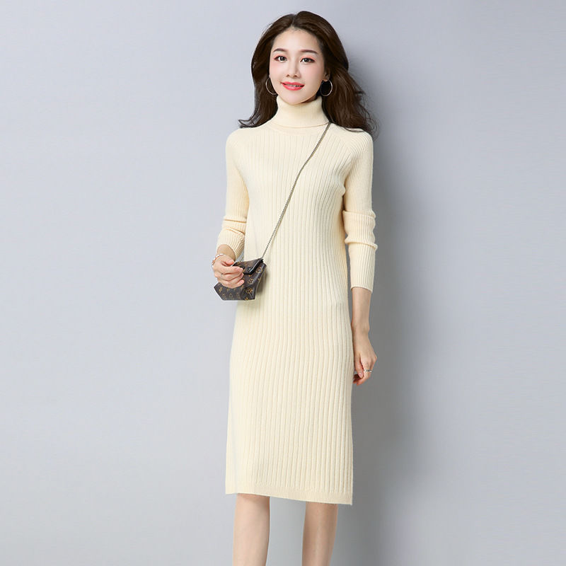 秋天别只会穿风衣,今年流行“毛衣裙+打底裤”,美得无与伦比